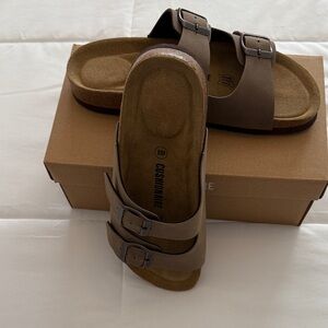 Cushionaire Women's Tan Sandals